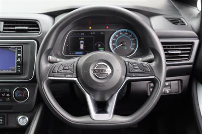 2018 Nissan Leaf - Thumbnail