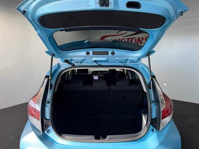 2015 Toyota Aqua - Thumbnail