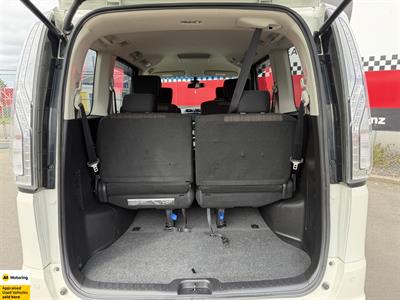 2016 Nissan Serena - Thumbnail