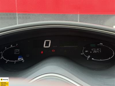 2016 Nissan Serena - Thumbnail