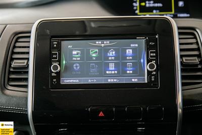 2017 Nissan Serena - Thumbnail