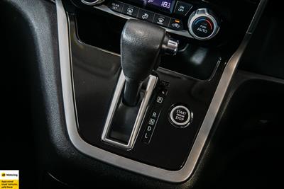 2017 Nissan Serena - Thumbnail