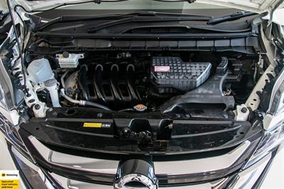 2017 Nissan Serena - Thumbnail