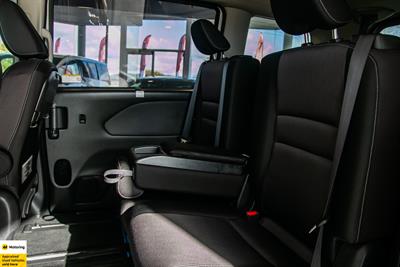 2017 Nissan Serena - Thumbnail