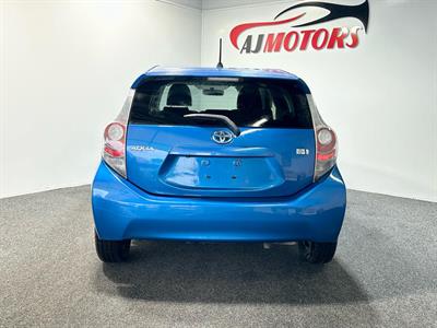 2012 Toyota Aqua - Thumbnail