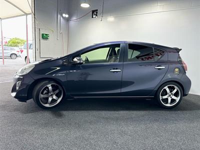 2015 Toyota Aqua - Thumbnail