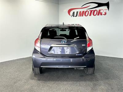 2015 Toyota Aqua - Thumbnail