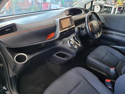 2015 Toyota Sienta - Thumbnail