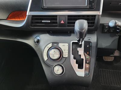 2015 Toyota Sienta - Thumbnail