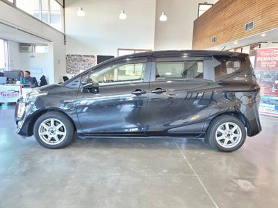 2015 Toyota Sienta - Thumbnail