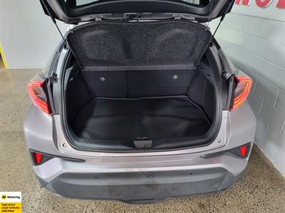 2017 Toyota C-HR - Thumbnail