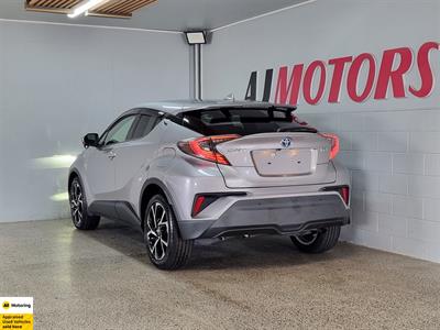 2017 Toyota C-HR - Thumbnail