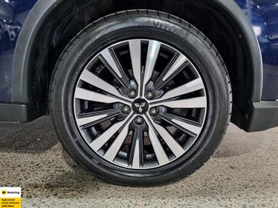 2018 Mitsubishi Outlander - Thumbnail