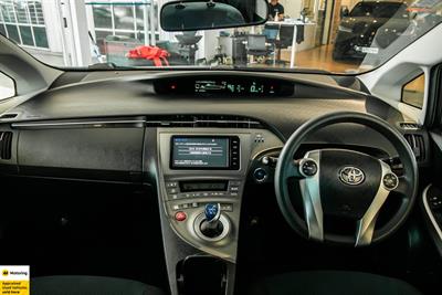 2015 Toyota Prius - Thumbnail