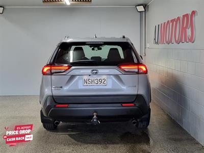 2021 Toyota RAV4 - Thumbnail