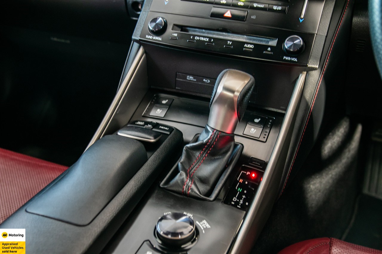 2013 Lexus IS 300h