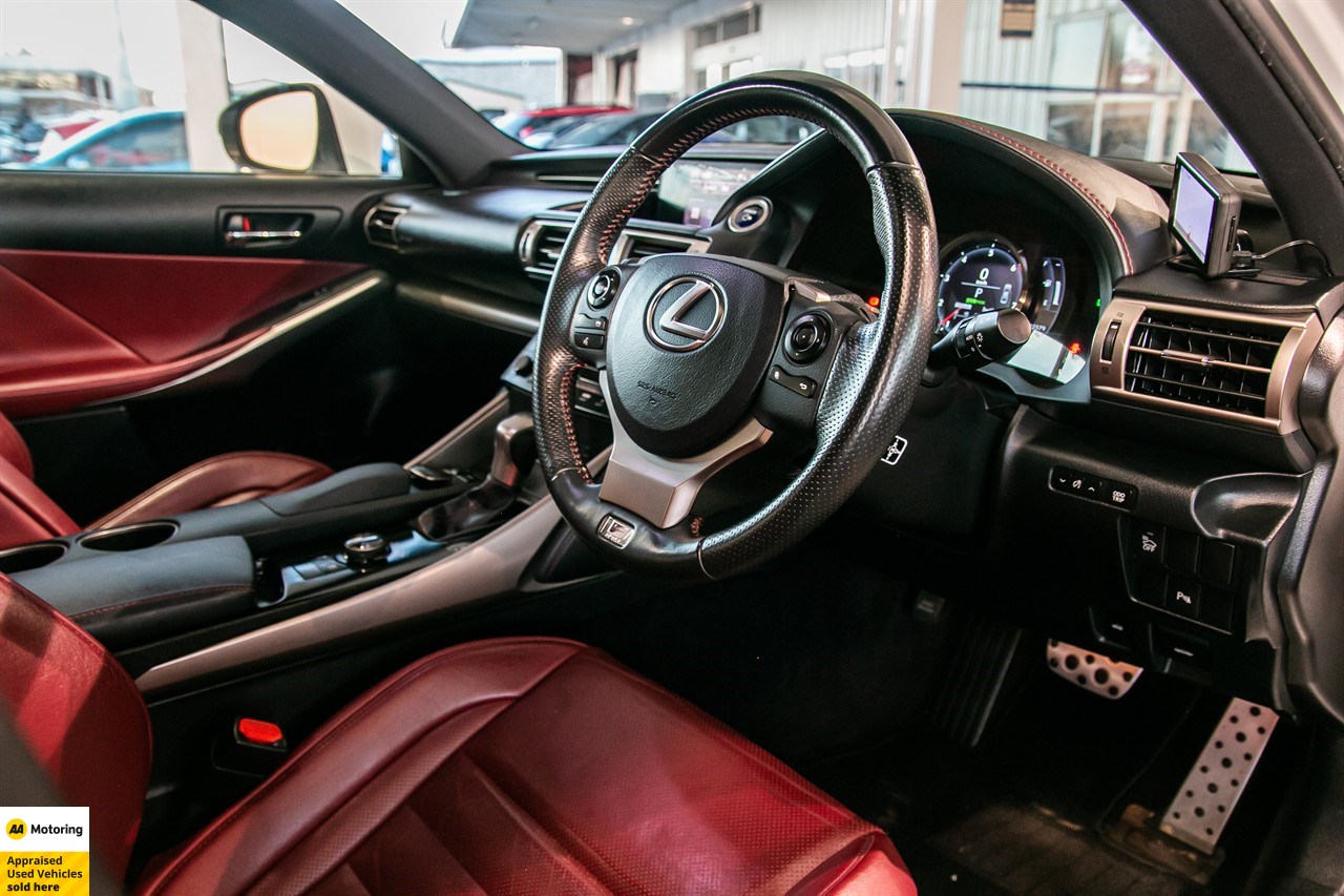 2013 Lexus IS 300h
