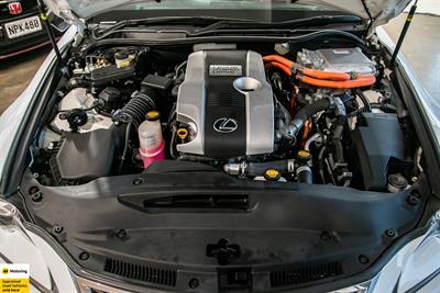 2013 Lexus IS 300h - Thumbnail