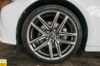 2013 Lexus IS 300h - Thumbnail