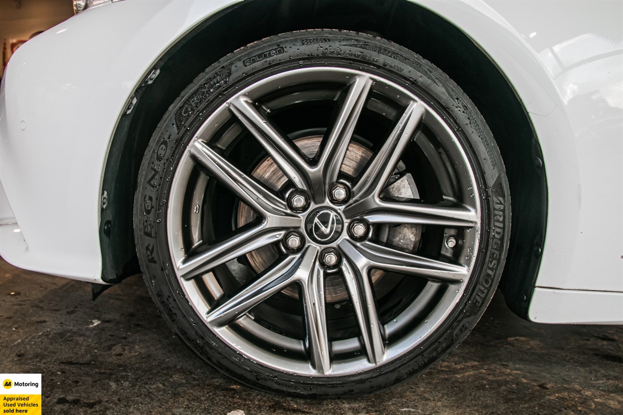 2013 Lexus IS 300h