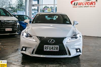 2013 Lexus IS 300h - Thumbnail