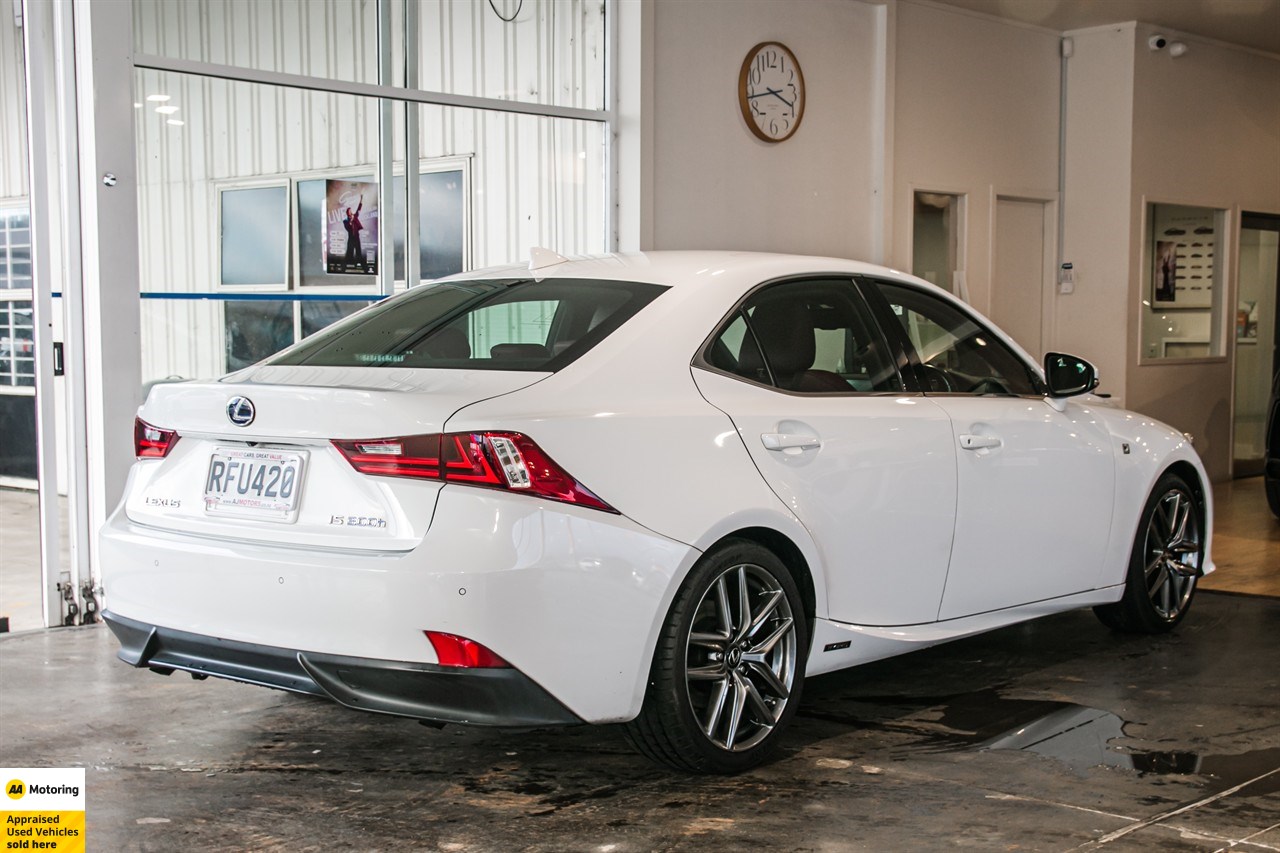 2013 Lexus IS 300h