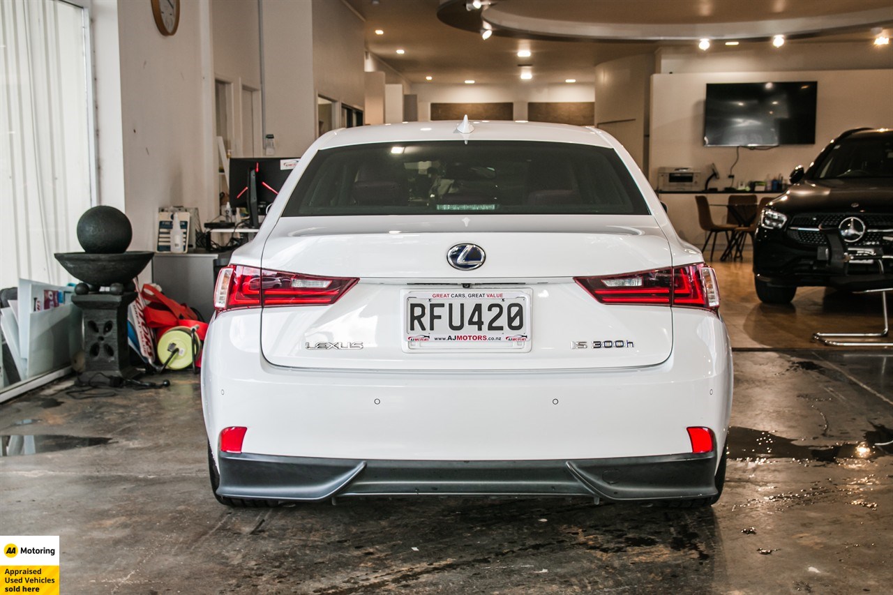 2013 Lexus IS 300h