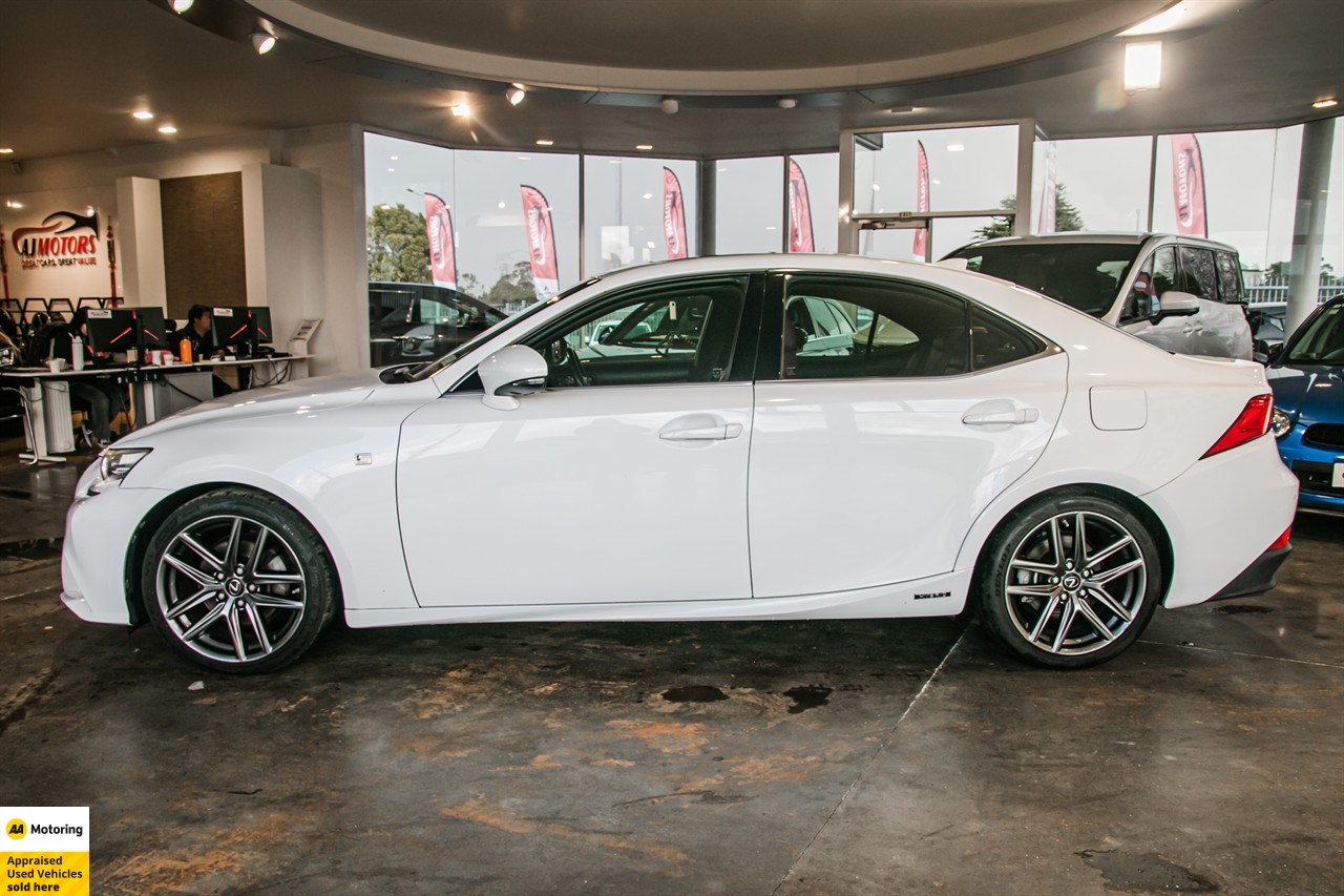 2013 Lexus IS 300h