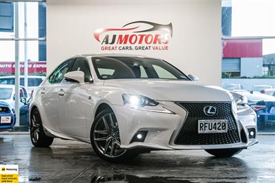 2013 Lexus IS 300h - Thumbnail