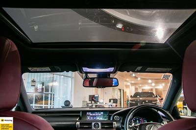2013 Lexus IS 300h - Thumbnail