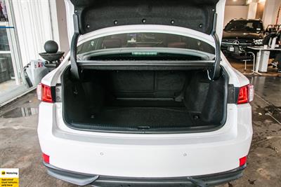 2013 Lexus IS 300h - Thumbnail