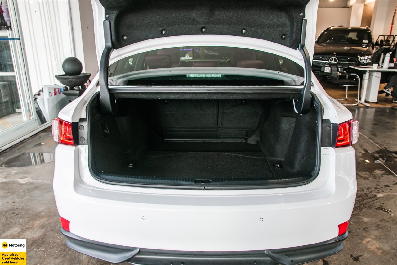 2013 Lexus IS 300h