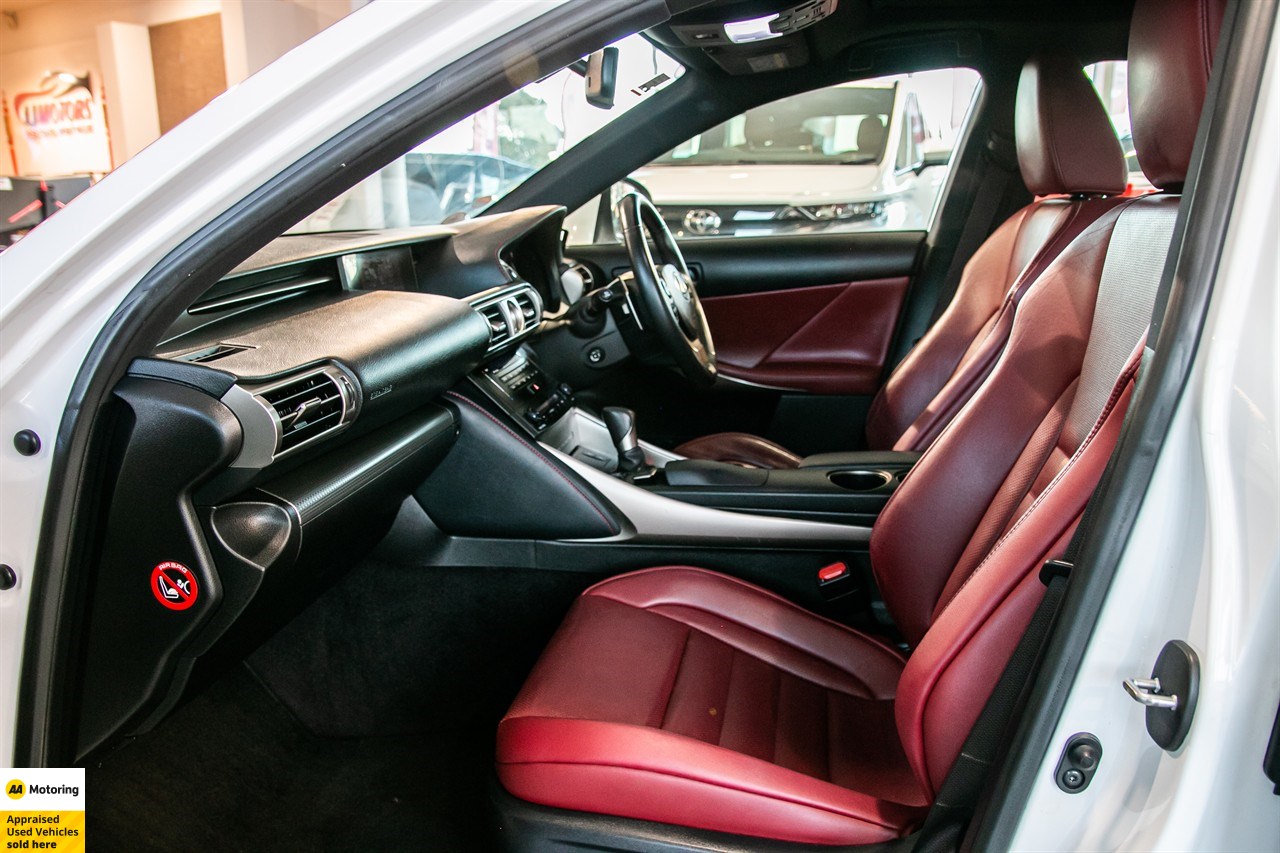 2013 Lexus IS 300h