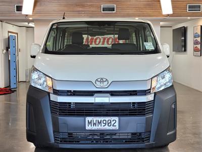 2020 Toyota Hiace - Thumbnail