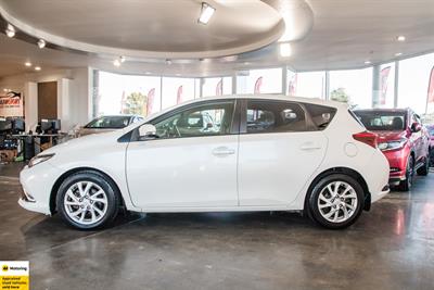 2017 Toyota Corolla - Thumbnail