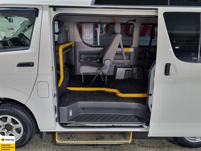 2009 Toyota Hiace - Thumbnail