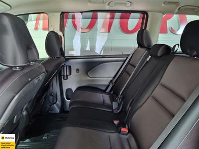 2016 Nissan Serena - Thumbnail