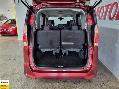 2016 Nissan Serena - Thumbnail