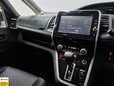 2016 Nissan Serena - Thumbnail