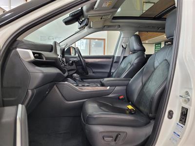 2021 Toyota Highlander - Thumbnail