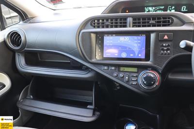 2014 Toyota Aqua - Thumbnail