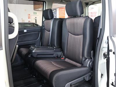 2016 Nissan Serena - Thumbnail