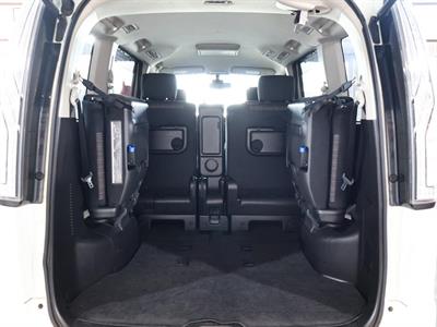 2016 Nissan Serena - Thumbnail