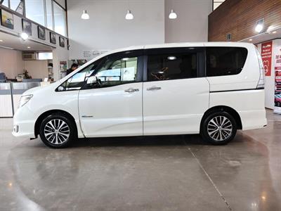 2016 Nissan Serena - Thumbnail