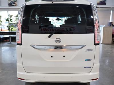 2016 Nissan Serena - Thumbnail