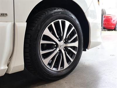 2016 Nissan Serena - Thumbnail