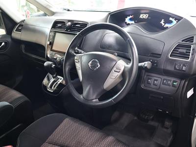 2016 Nissan Serena - Thumbnail