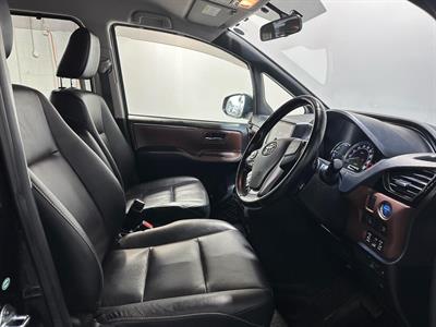 2015 Toyota Esquire - Thumbnail