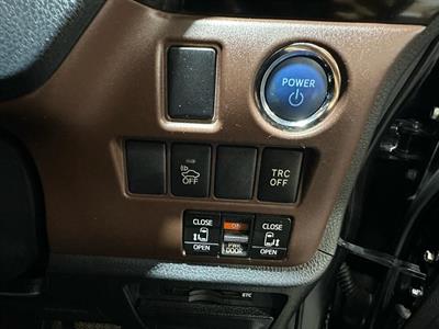 2015 Toyota Esquire - Thumbnail
