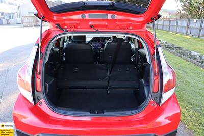 2016 Toyota Aqua - Thumbnail